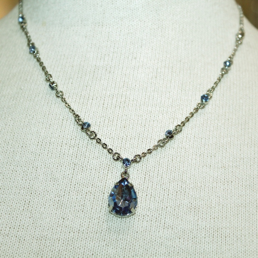 Blue rhinestone necklace